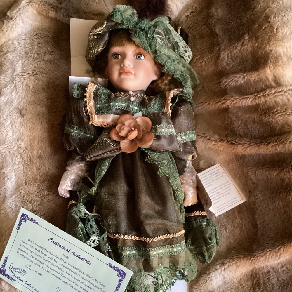 Duck House Heirloom Dolls Jane Doll New in Box Victorian Style Green Dress